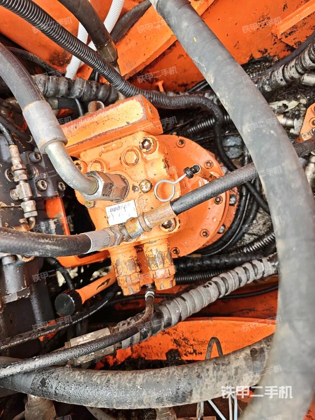 回轉(zhuǎn)馬達（上車部件）