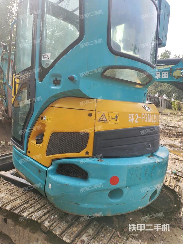 駕駛室頂部（整機外觀）