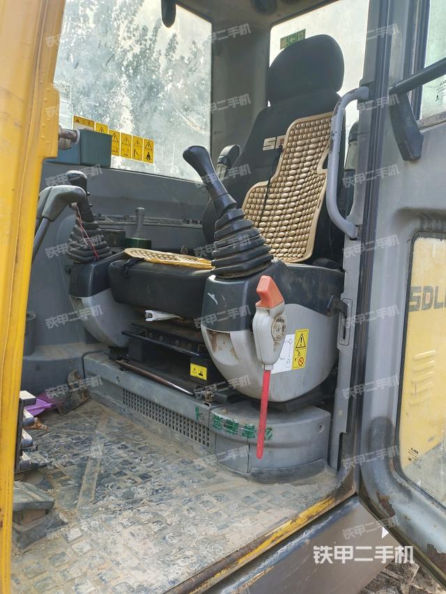 驾驶室整体（整机外观）