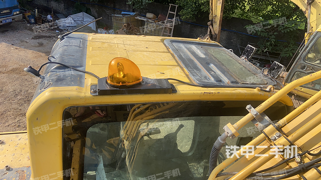 驾驶室顶部（整机外观）