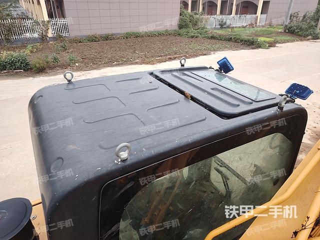 駕駛室頂部(整機外觀) 駕駛室頂部(整機外觀)