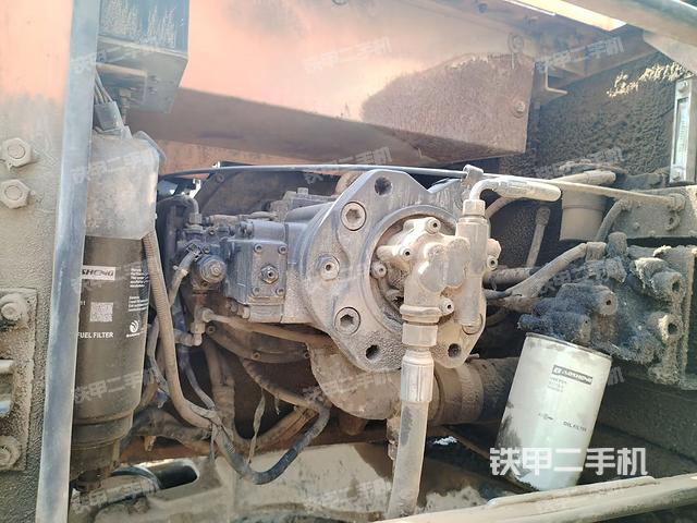 液壓泵艙室正面整體(整機(jī)外觀) 液壓泵艙室正面整體(整機(jī)外觀)