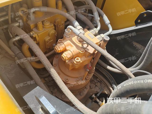 回转马达和主控阀（整机外观）