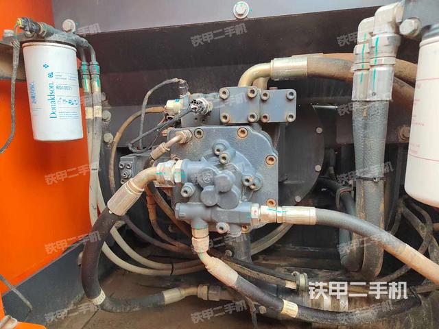 液壓泵艙室正面整體(整機(jī)外觀) 液壓泵艙室正面整體(整機(jī)外觀)
