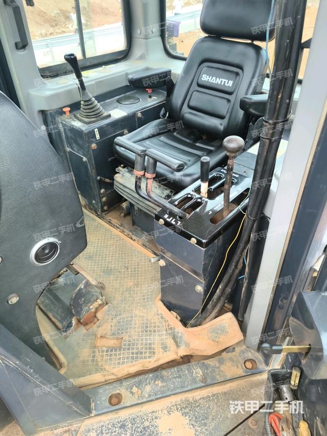 仪表盘全景（推土机驾驶室）