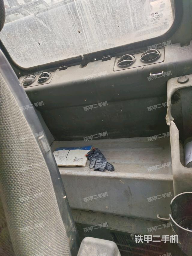 后窗玻璃角標（駕駛室部分）