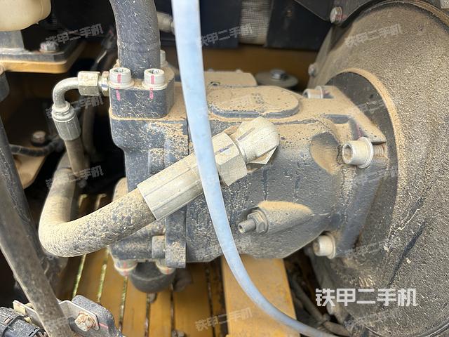 液壓泵艙室正面整體(整機(jī)外觀) 液壓泵艙室正面整體(整機(jī)外觀)