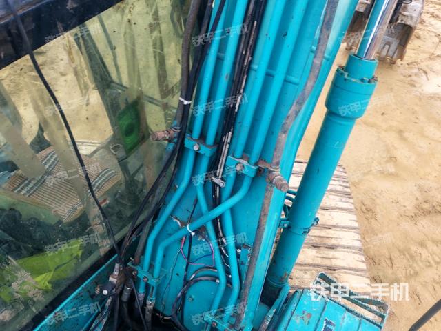 大臂背部俯视（工作和回转装置）