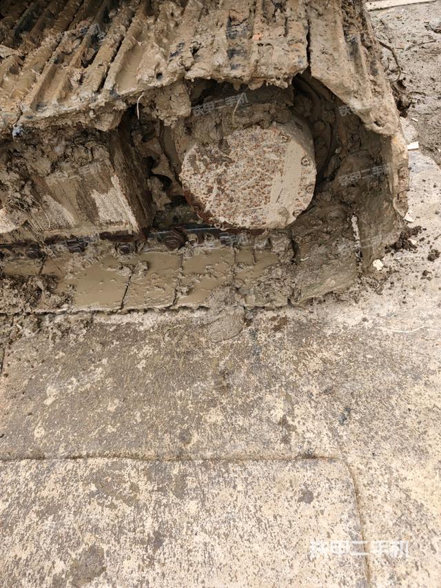 右驅(qū)動輪（行走機構(gòu)）