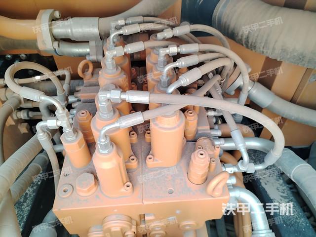 回轉(zhuǎn)馬達和主控閥（整機外觀）