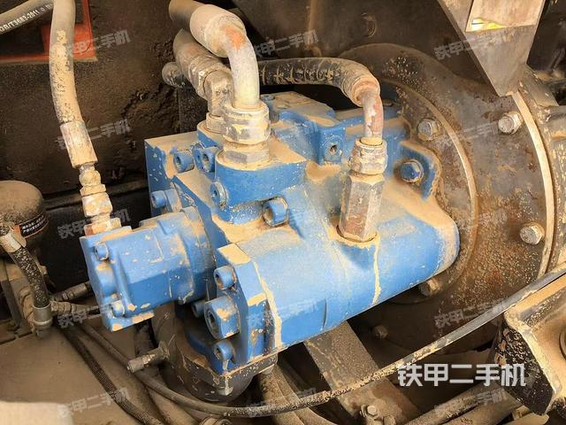 液壓泵艙室正面整體(整機(jī)外觀) 液壓泵艙室正面整體(整機(jī)外觀)