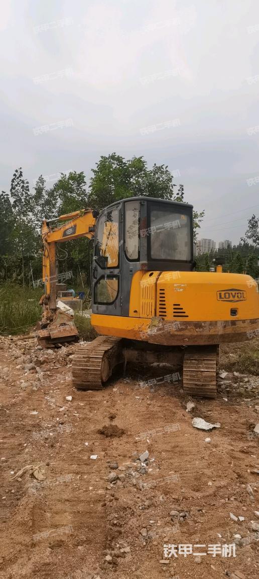 駕駛室頂部（整機外觀）