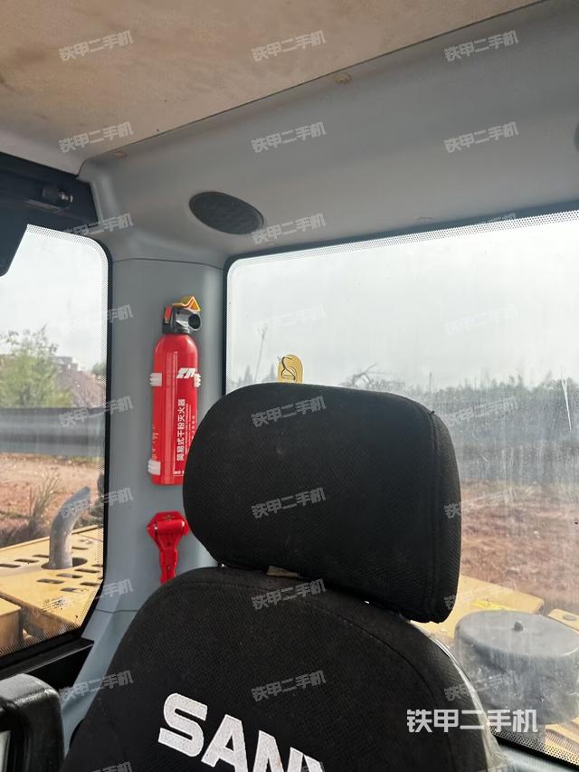 后窗玻璃角标（驾驶室部分）