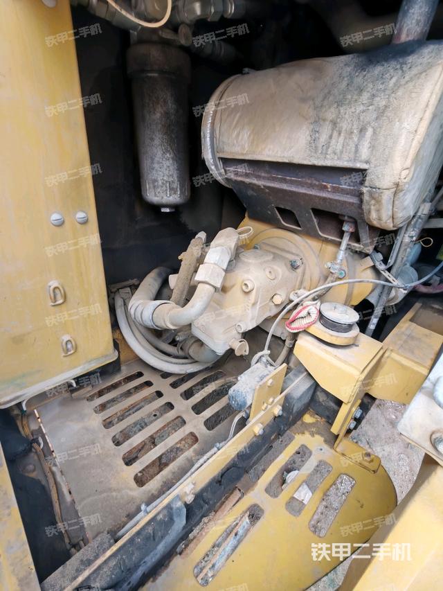 液壓泵艙室正面整體（整機(jī)外觀）