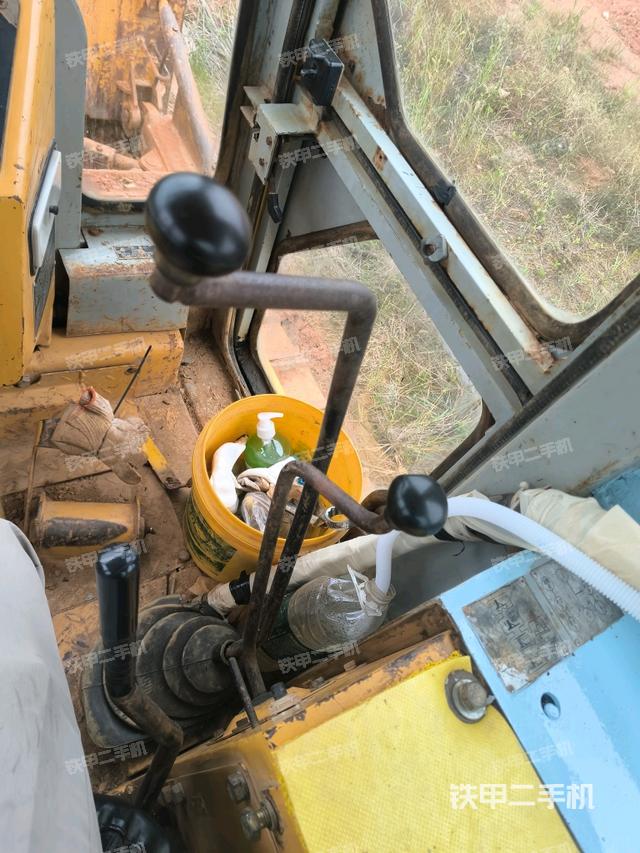 推土铲右后（推土机底盘及工作装置）