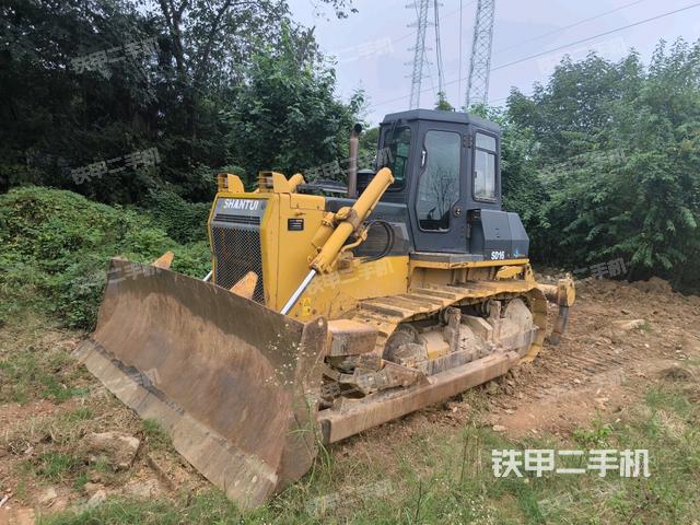 山推SD16標(biāo)準(zhǔn)型推土機(jī)