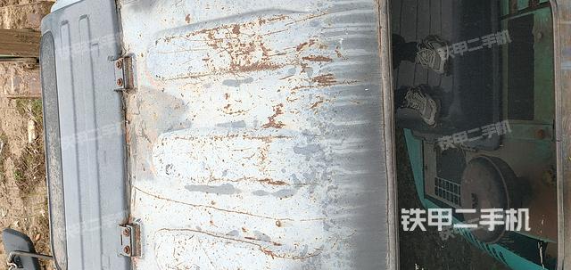 駕駛室頂部（整機外觀）