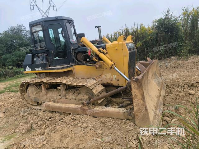 右前45°（推土机整车外观）