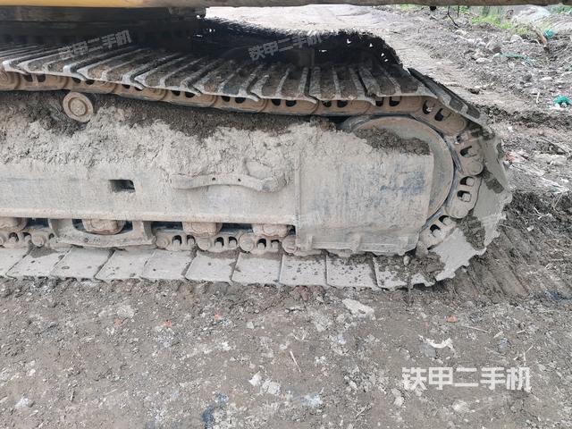 左驅(qū)動輪（行走機構(gòu)）