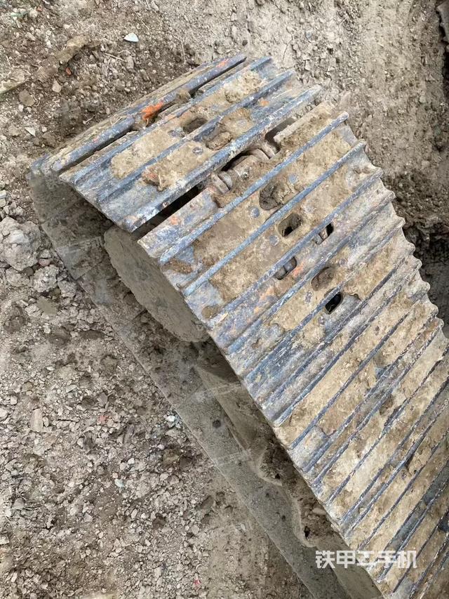 單側(cè)履帶整體（整機(jī)外觀）