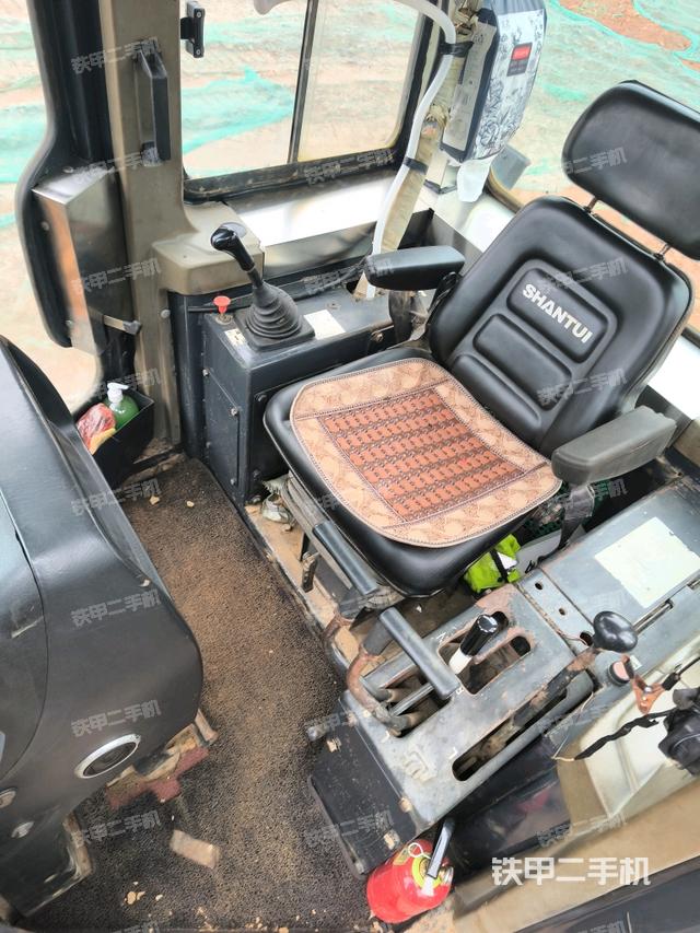 儀表盤全景（推土機(jī)駕駛室）