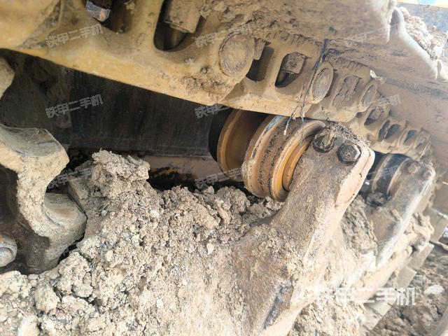 松土器全景（推土机底盘及工作装置）