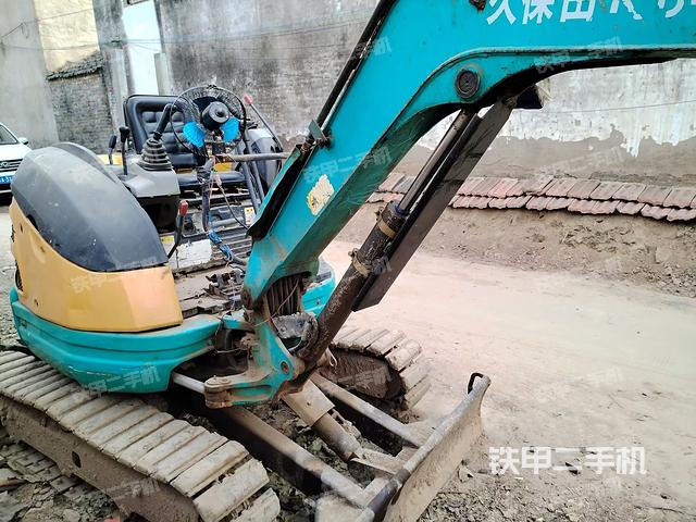 駕駛室整體（整機外觀）