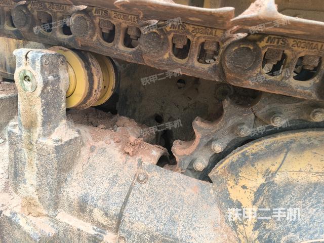 左側(cè)履帶全景（推土機(jī)底盤及工作裝置）