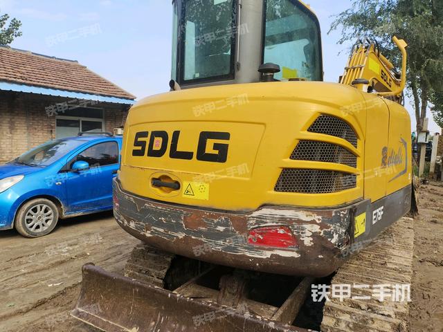 驾驶室顶部（整机外观）