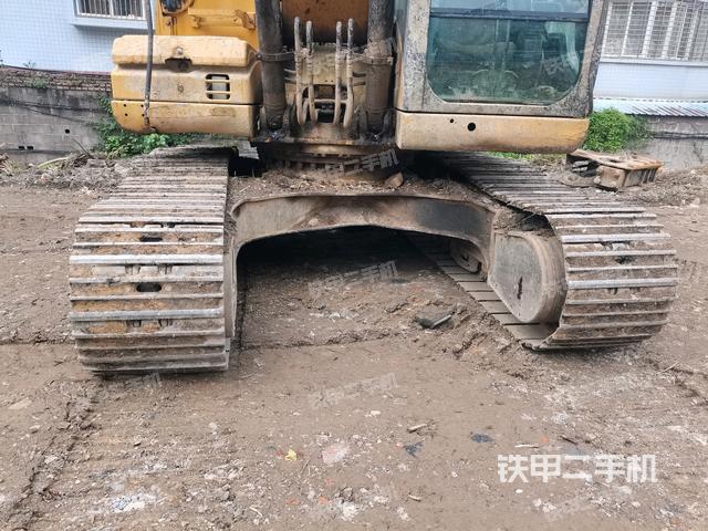 轉(zhuǎn)盤和下車架正前（工作和回轉(zhuǎn)裝置）