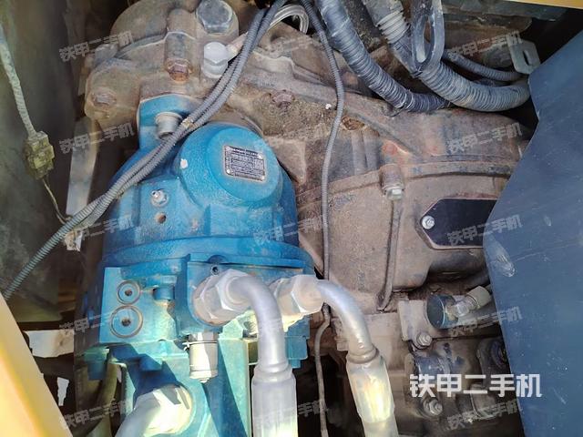 液壓泵艙室正面整體(整機外觀) 液壓泵艙室正面整體(整機外觀)