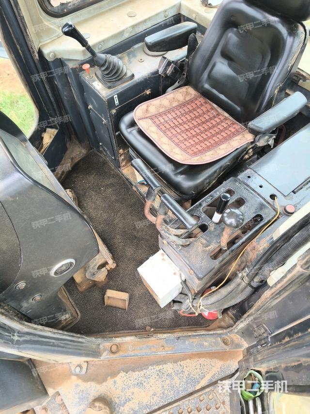 仪表盘全景（推土机驾驶室）