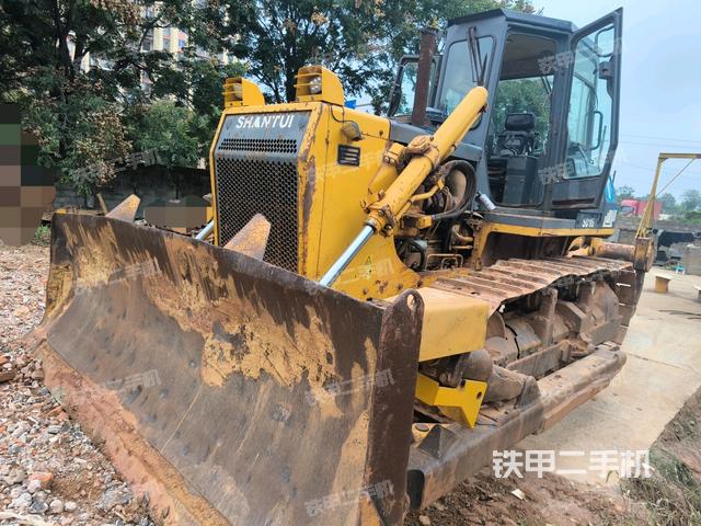 山推SD16標(biāo)準(zhǔn)型推土機(jī)