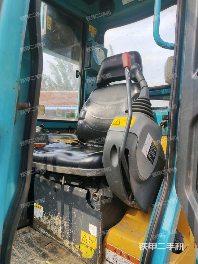 駕駛室整體（整機外觀）