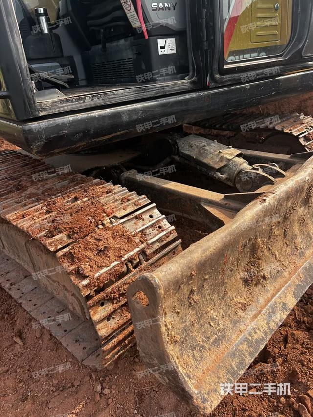 转盘和下车架正前（工作和回转装置）