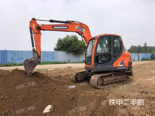 斗山DX75-9C挖掘機(jī)