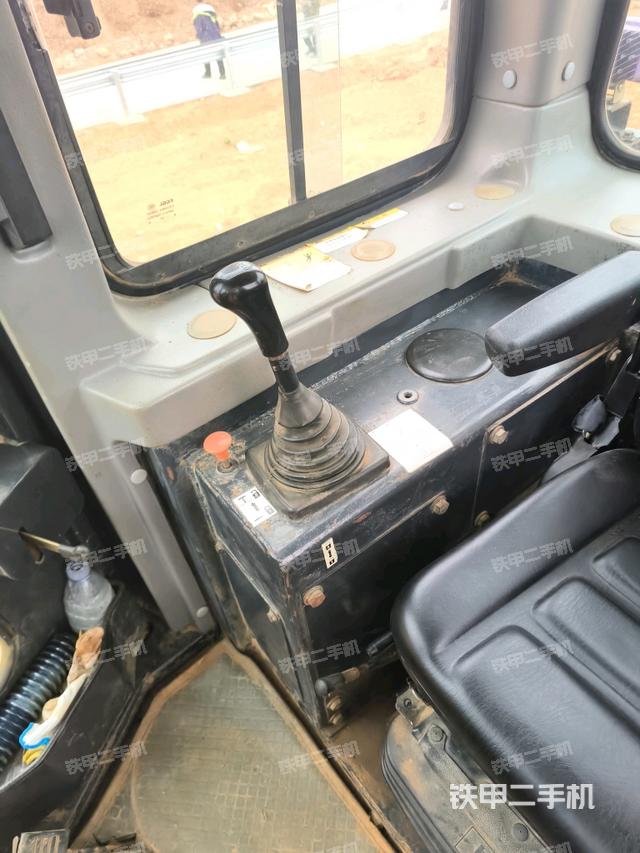 驾驶室内部顶部（推土机驾驶室）