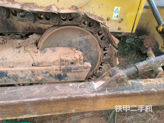 松土器全景（推土機(jī)底盤及工作裝置）