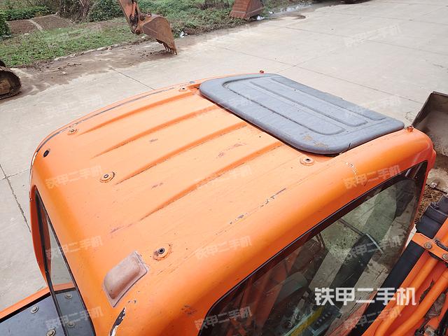 驾驶室顶部（整机外观）