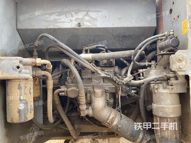 液压泵舱室正面整体(整机外观) 液压泵舱室正面整体(整机外观)