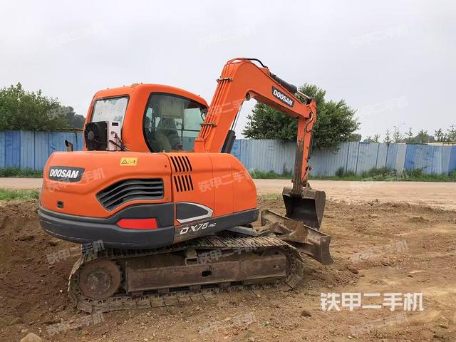 整機(jī)右后45°(整機(jī)外觀) 整機(jī)右后45°(整機(jī)外觀)