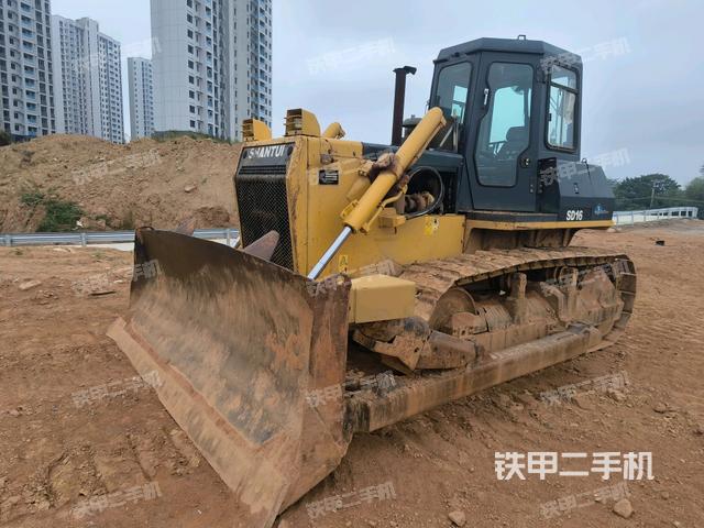 山推SD16標(biāo)準(zhǔn)型推土機(jī)