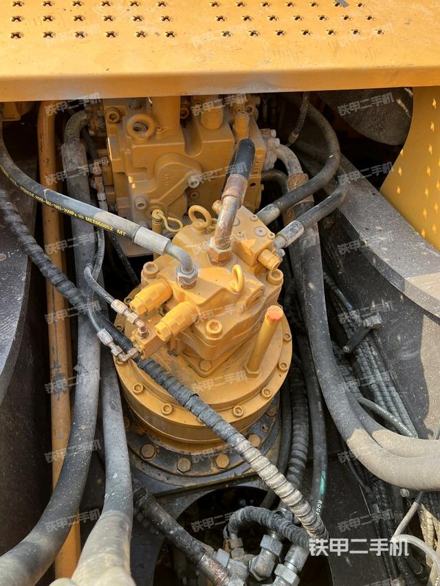 回轉(zhuǎn)馬達(dá)和主控閥（整機(jī)外觀）