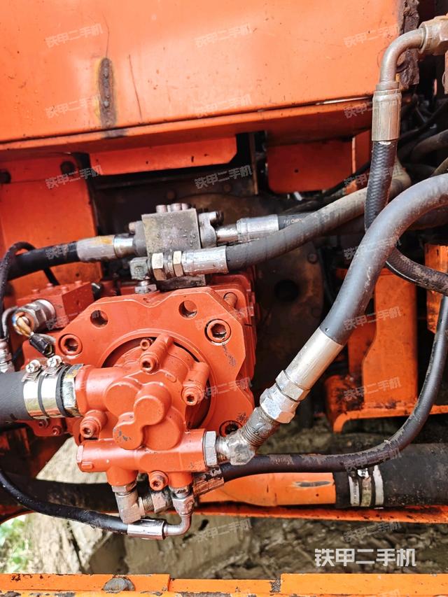 液壓泵斜45?左（大件艙室）