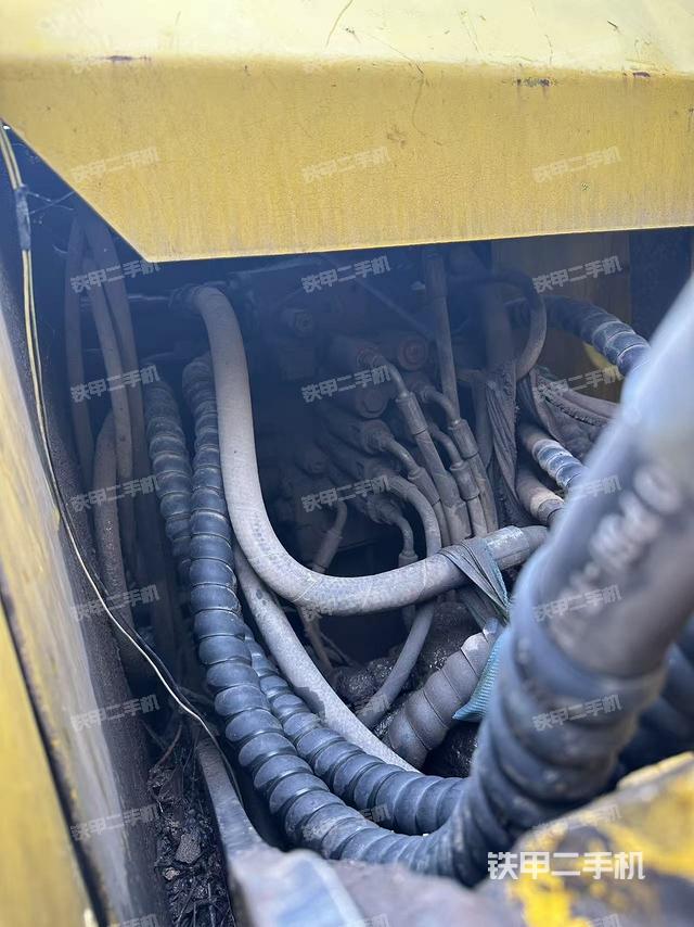 回转马达和主控阀（整机外观）