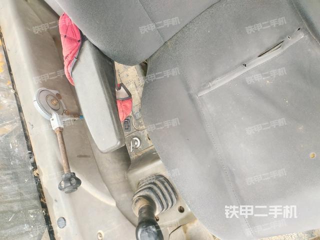 座椅左側(cè)控制臺(tái)/音響/含左手柄（駕駛室部分）