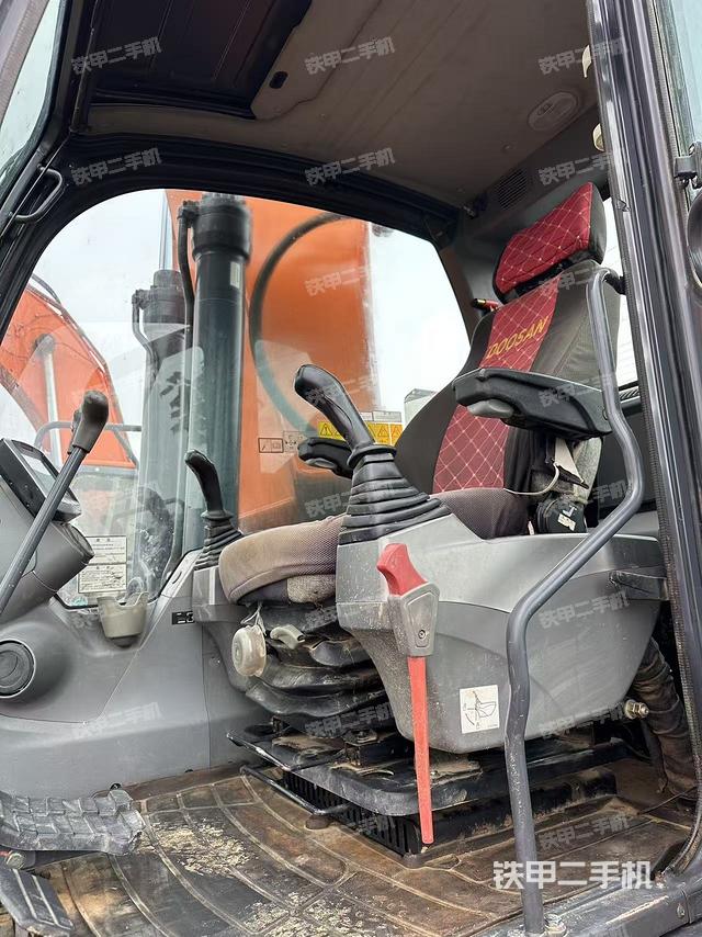 驾驶室顶部（整机外观）