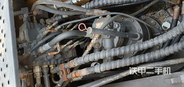 回轉(zhuǎn)馬達(dá)和主控閥（整機(jī)外觀）