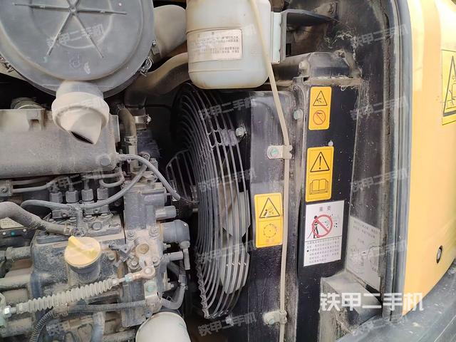 回轉(zhuǎn)馬達(dá)和主控閥（整機(jī)外觀）