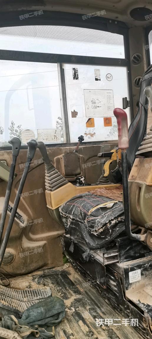 駕駛室整體（整機外觀）